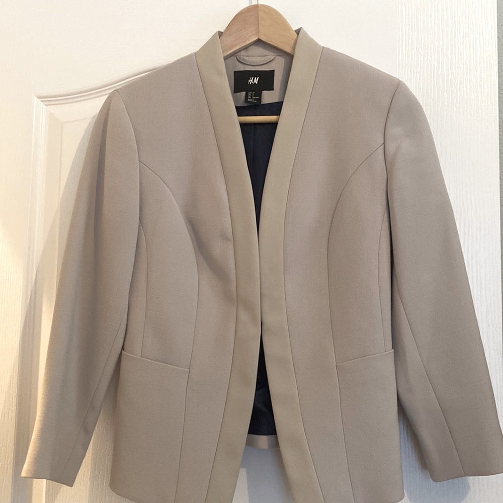 H&M blazer. Size EU 36, US 6. New without tags
